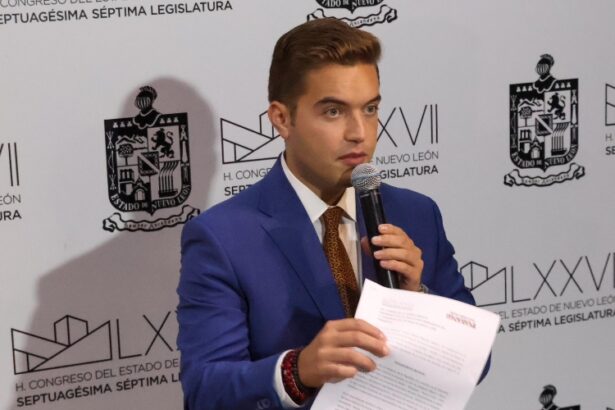 Jesús Elizondo busca descuentos permanentes en transporte para estudiantes de todos los niveles