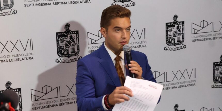 Jesús Elizondo busca descuentos permanentes en transporte para estudiantes de todos los niveles